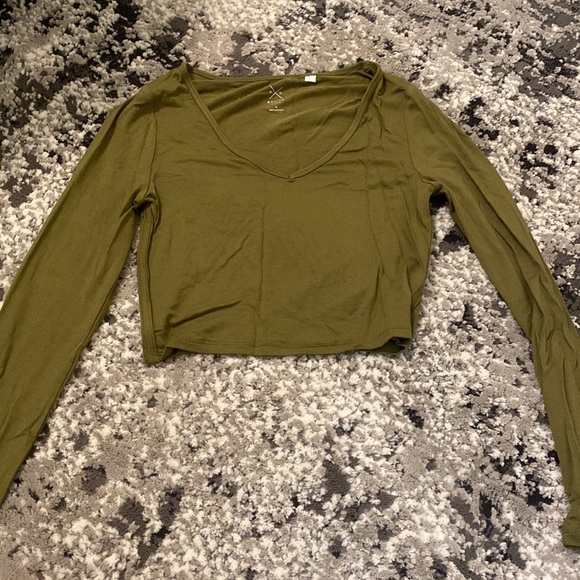 Pacsun Basics cropped low-cut v neckline - Picture 3 of 4